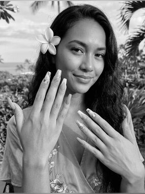 Look Beautiful 14pc press on nails with free gifts
